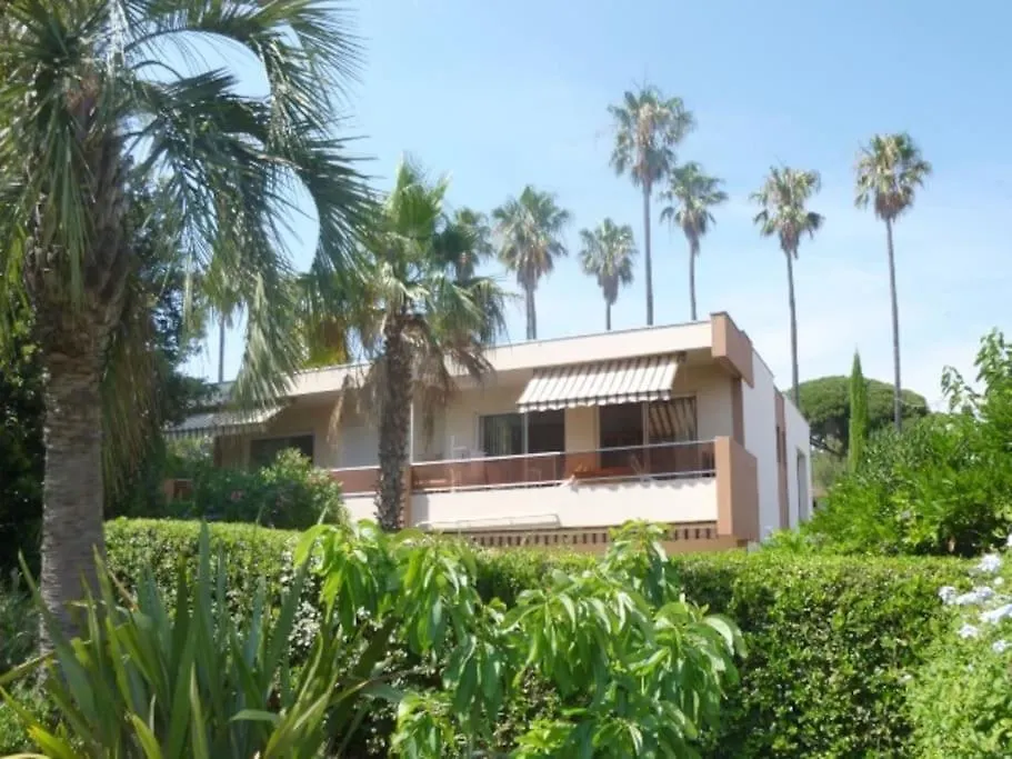 Apartment 3 Pieces 6 Pers A 2 Pas De La Plage Et Du Centre Ville Cavalaire-sur-Mer
