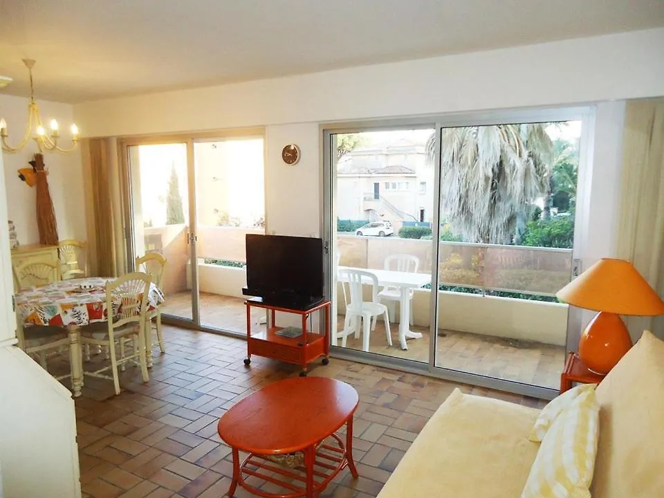 Apartment 3 Pieces 6 Pers A 2 Pas De La Plage Et Du Centre Ville Cavalaire-sur-Mer France